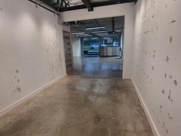 Arriendo comercial 200m2 con estacionamientos | espacios por clf 85.00 en Puerto Varas