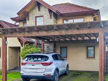Arriendo De Amplia Y Hermosa Casa En Exclusivo Condominio
