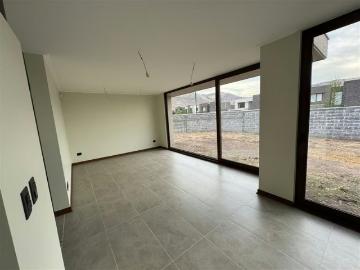Arriendo de Casas en Colina | Casa en arriendo de 4D/ 4B en Chamisero 4 Dormitorios por CLP 2200. 00