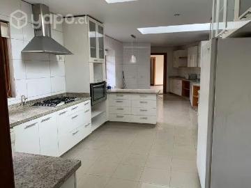 Arriendo de Casas en Lo Barnechea | Casa En condominio Lomas de la Dehesa terreno plan 4 Dormitorios por CLF 180.00