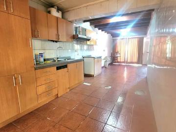 Arriendo de casas en los ángeles | amplia casa en arriendo a pasos del centro de los ángeles 5 dormitorios por clp 1200. 00