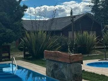 Arriendo de Casas en Panguipulli | Se arrienda cabaña por año frente a piscina 2 Dormitorios por CLP 360000.00