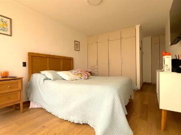 Arriendo de Departamentos en Las Condes | DEPARTAMENTO Espectacular departamento, en el mejor sector residencial de Las Condes, con amplios espacios y bellos jardines 3 Dormitorios por CLP 1600. 00