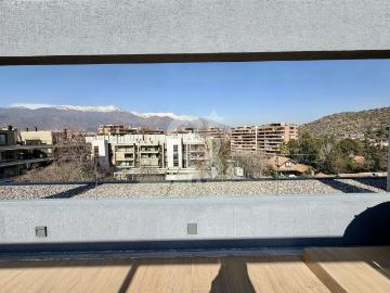 Arriendo de Departamentos en Lo Barnechea | Dúplex con Rooftop Privado, Quincho y Jacuzzi 1 Dormitorios por CLF 42.00