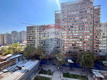 Arriendo de Departamentos en Santiago | Impecable mariposa, con estacionamiento 2 Dormitorios por CLP 550000.00
