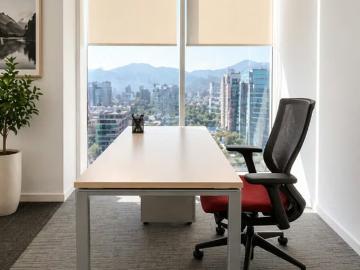 Arriendo de oficinas con excelente ubicación a pasos metro Manquehue | Espacios por CLF 20.77 en Las Condes