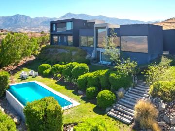 ARRIENDO. Excelente casa moderna en parcela. 5D, 5B