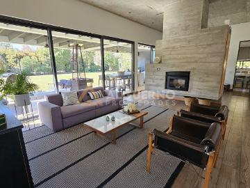 ARRIENDO LUJOSA CASA 5D5B6E CHICUREO CONDO ALGARROBOS IV