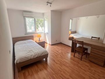 Arriendo pieza estudiante sector Metro Baquedano