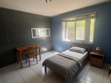 Arriendo pieza sector metro Baquedano