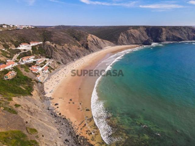 Arrifana: Oportunidade Rara à Beira Mar