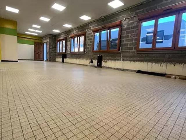 Ars sur Moselle 57130 Location divers parking
