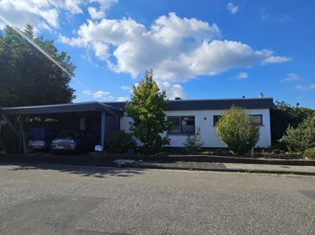 Ars Vivendi Immobilien: Bungalow in ruhiger Seitenstraße 1 Haus mehrere Möglichkeiten!