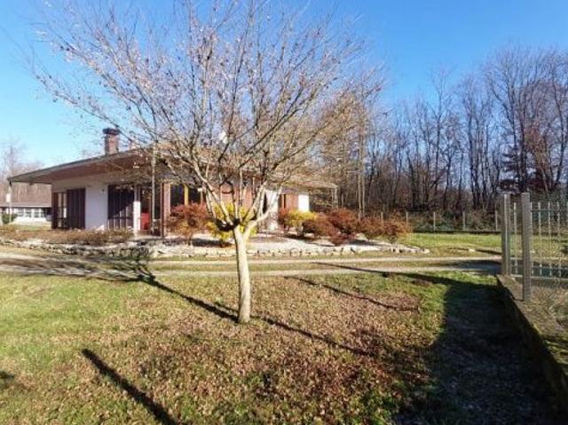 Arsago Seprio Villa su unico piano con ampio giardino