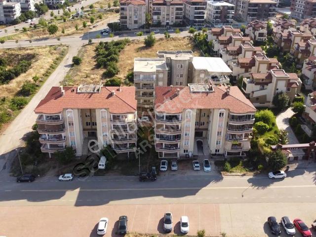 Ars'den Satılık 1200 Evlerde Göveçlik Cad 185m2 Net 3+1 Ara Kat