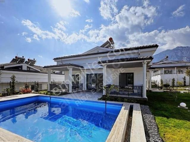Arslanbucakta Müstakil Doğa İle İç İçe Satılık 4+1 Villa
