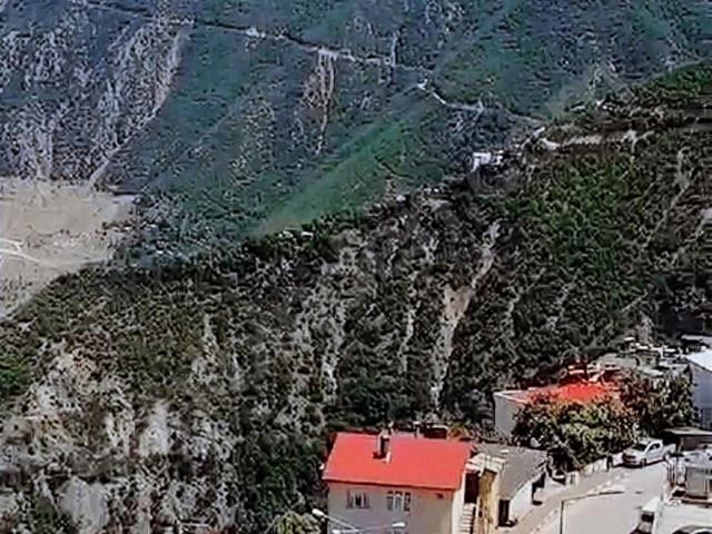 ARTVİN MERKEZ DE İŞLEK CADDE ÜZERİNDE 5 KATLI SATILIK