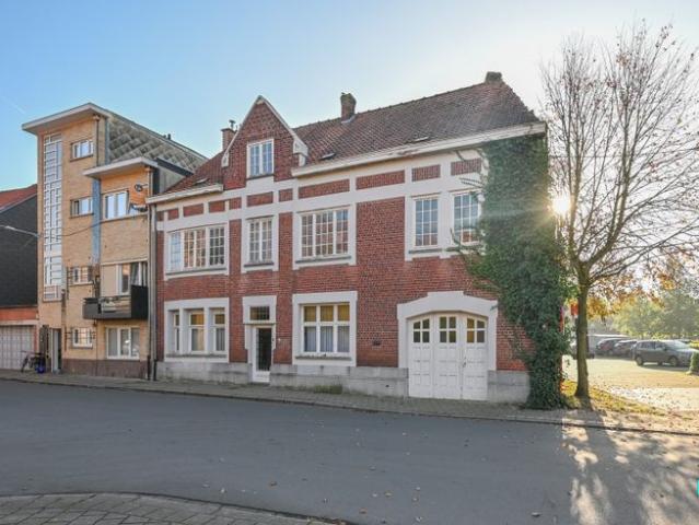 Art deco burgerwoning in hartje Izegem