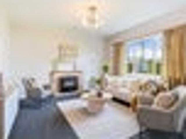 Art Deco Charm on 1/4 Acre Section