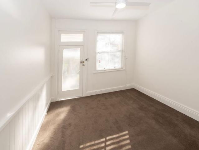ART DECO ONE BEDROOM APARTMENT