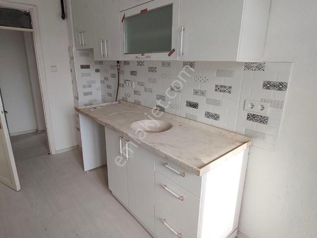 Artenew'den 2+1 Cadde Üzeri Tadilatlı Doğalgazlı Kiralık Daire