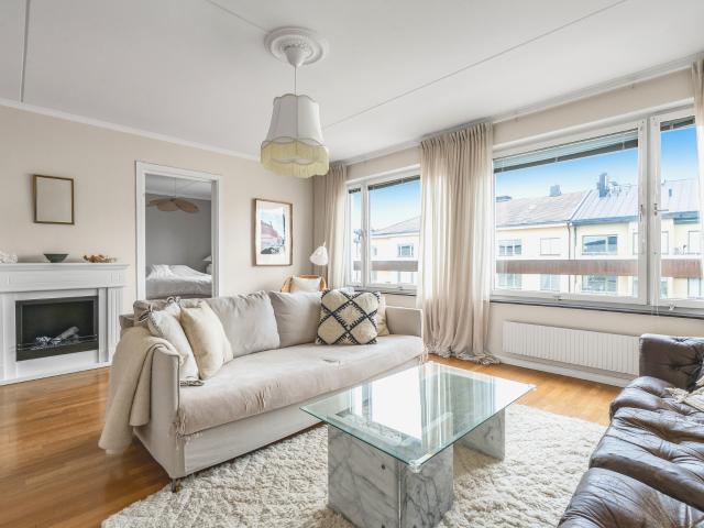 Artillerigatan 70B, 6/ tr