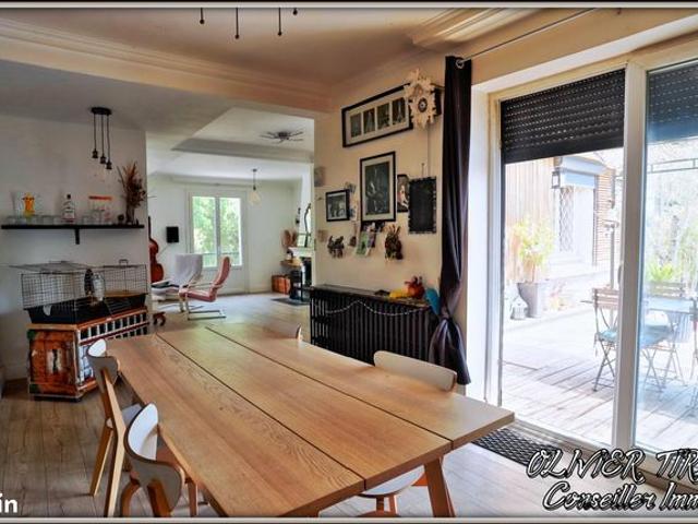 Artisan ou autre projets. Plateau avec terrasse de 103m² habitable sur sous sol total de 256m², au bord du Canal du Midi. A vendre Carcassonne