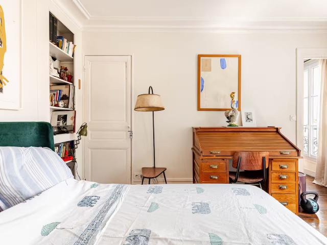 Artist’s flat 50m² – bright with a view – Paris 18