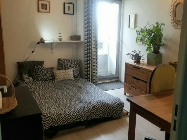Artiste retraitée partage appartement cosi 12e