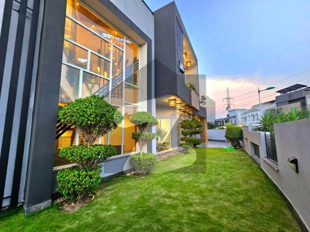 Artistic 19 Marla House With Huge Lawn For Sale In Phase 8 Bahria Town Phase 8