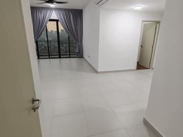 Arunya Partially furnish Near mrt