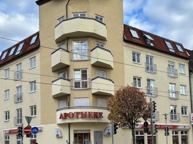 Arztpraxis mit Personenaufzug, zentrumsnah und barrierefrei, mit PKW Stellplatz zu verkaufen!