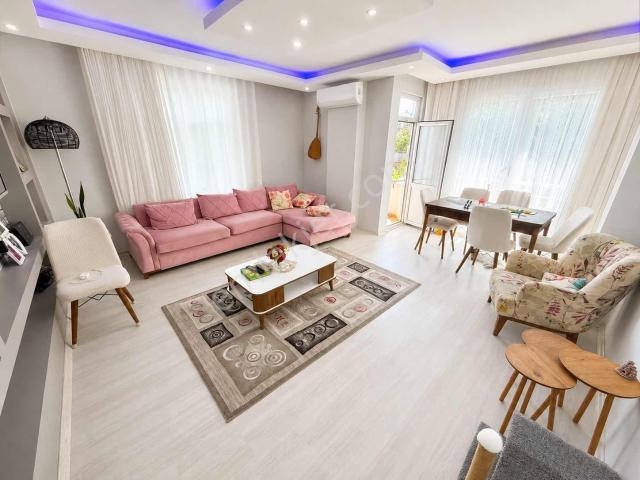 Arzu Emlaktan 100 M2 İki Balkonlu Masrafsız Satılık Daire