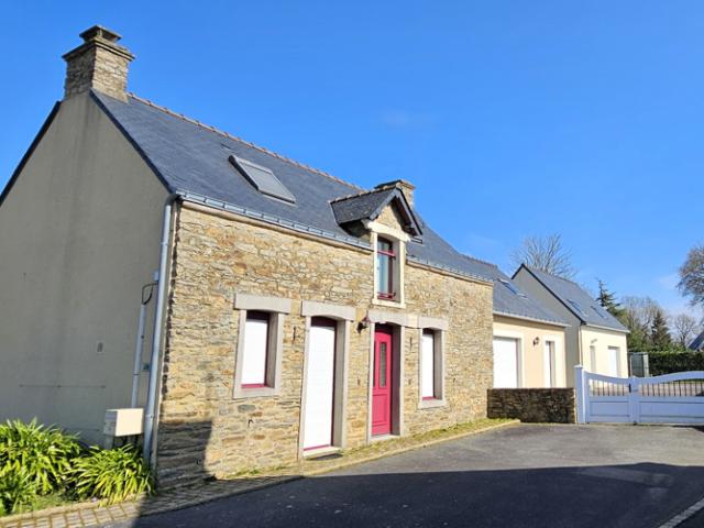 ARZAL BOURG Maison rénovée avec grand terrain