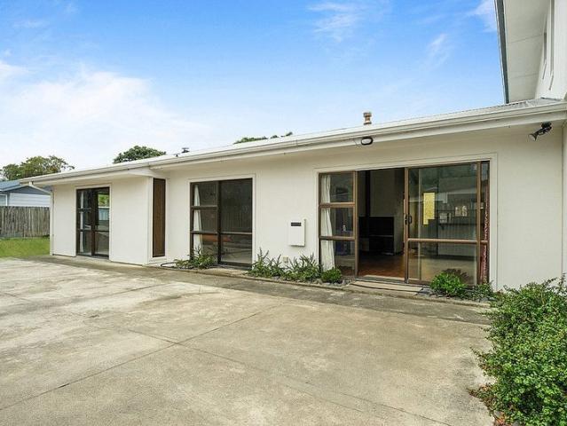 Awapuni, 3 bedrooms