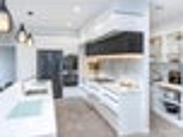 Award Winning Luxury with Views to the Ranges