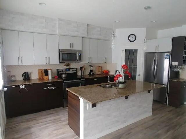 AWESOME NEWLY PAINTED INTERIOR 3 BEDROOM HOME IN CALGARY