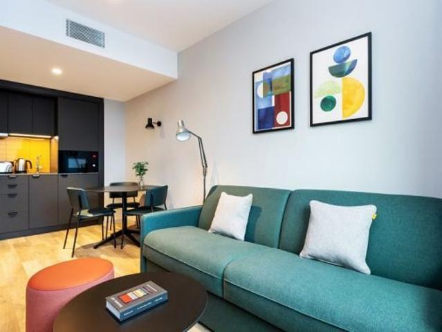 Awesome and spacious suite near airport