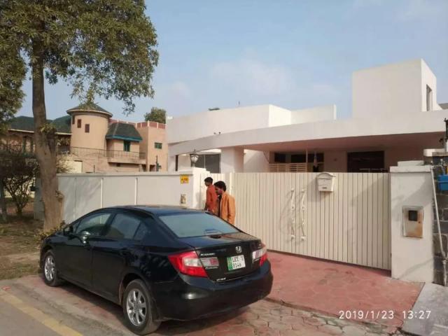 Awesome Independent house with awesome location Lahore EME Society ID 10063
