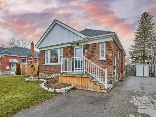 AWESOME 2 2 BEDROOM BUNGALOW W POOL FIN BSMT W SEP ENTRANCE