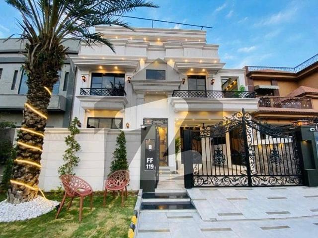 At 80 ft Road 10 Marla Beautiful House for sale citi Housing Gujranwala