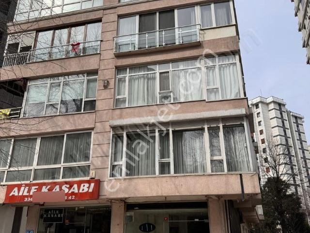 Atölyeden Fener Kalamış Caddesi Üzerinde 32m2 Wcli Dükkan