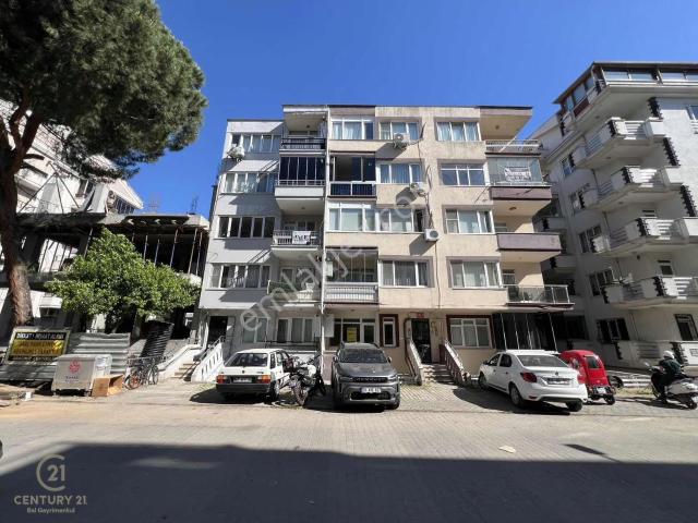 Atatürk Mah Bandırma Cad Üzerinde Ara Kat Satılık 3+1 Daire