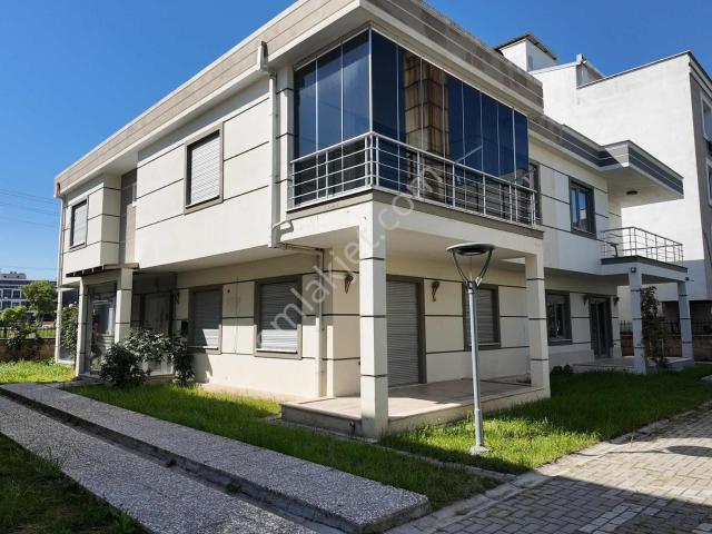 Atatürk Mahallesi Gölet Yolu Üzeri Site İçi 4+1 Kiralık Villa