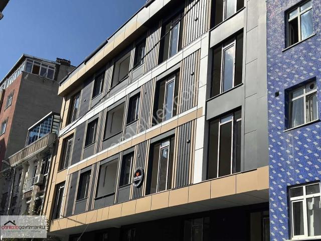 Atatürk Mahallesin De 2+1 Emsallerinden Büyük Yüksek Giriş