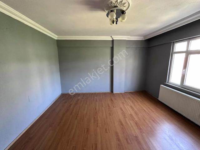 Atatürk Mahallesinde Kiralık 3+1 Arakat Daire