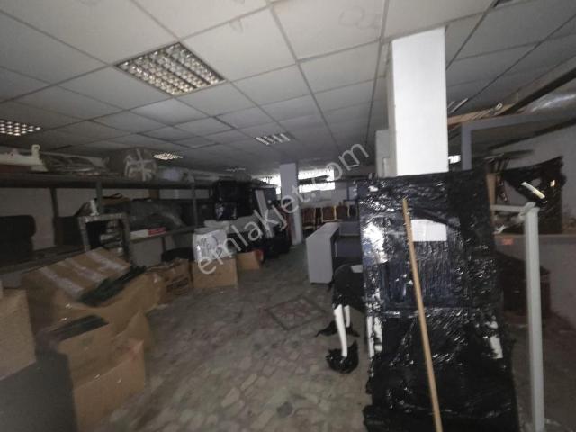 Atatürk Mahhallesi Giriş Dükkan 180m2 Kiralık