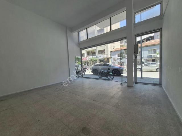 Atatürk Caddesinde Kiralık 400 M2 Batar Katlı Dükkan