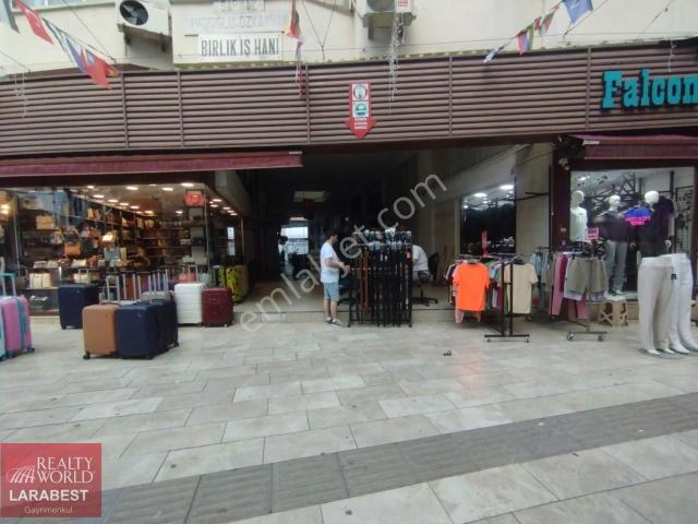 Atatürk Cadde'sine Yakın İş Hanı İçinde Satılık Dükkan