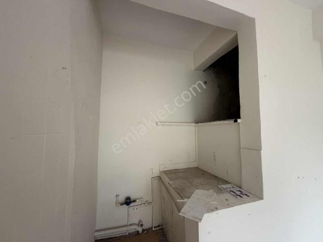 Atatürk Evi Yanında Çarşı Merkezde 20m2 Kiralık Dükkan